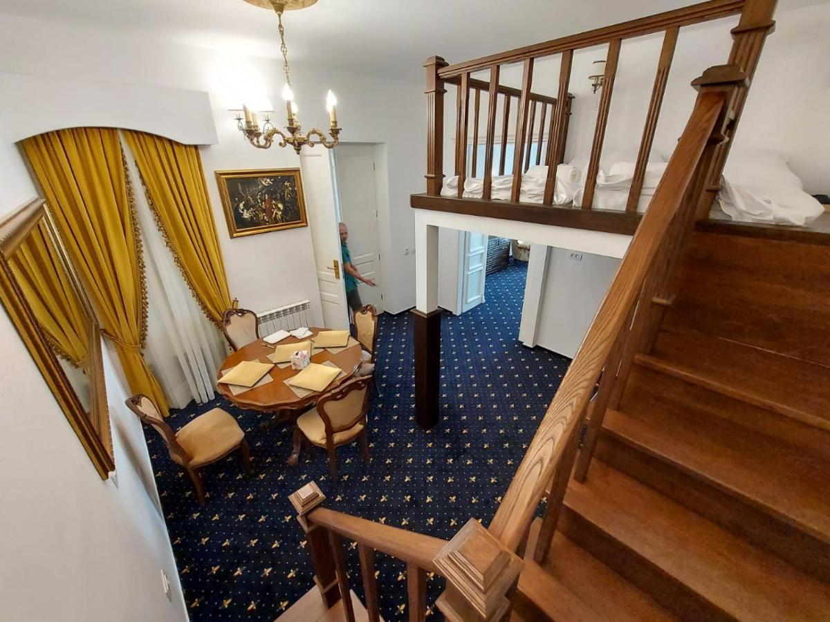 Weiss Little Palace Brasov Ngoại thất bức ảnh