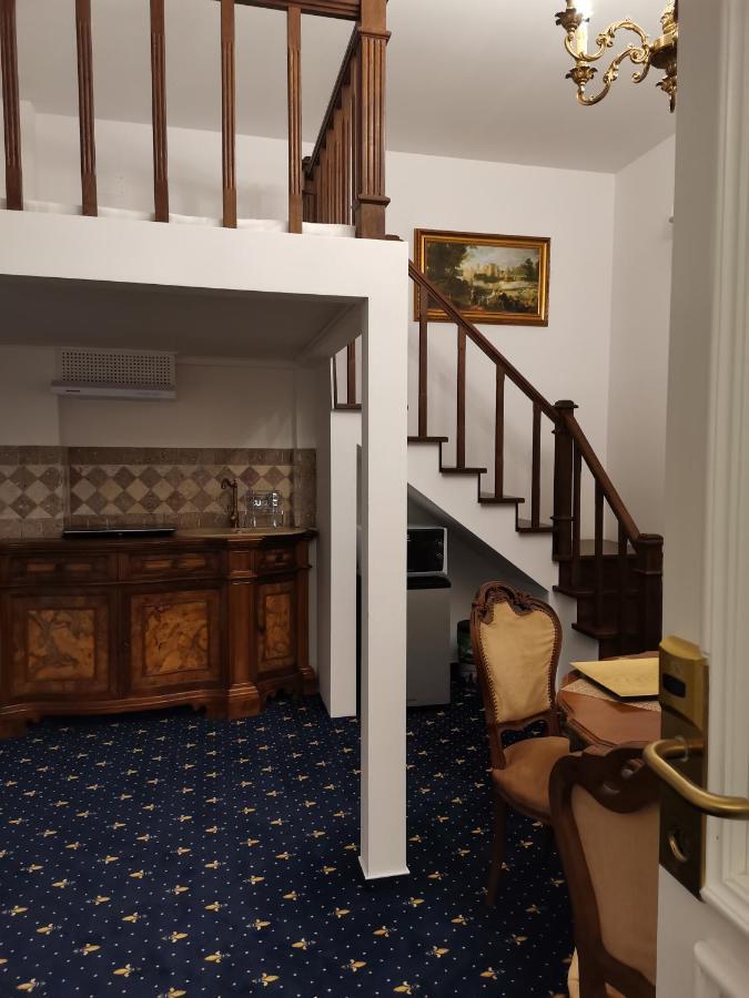 Weiss Little Palace Brasov Ngoại thất bức ảnh
